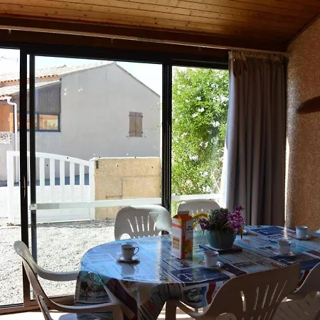 Charmante 3 A 800m De La Avec Veranda Et Terrasse, Quartier Calme - Fr-1-229d-235 Holiday home Fleury (Aude)