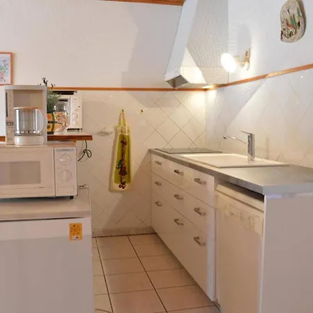 Holiday home Charmante 3 A 800m De La Avec Veranda Et Terrasse, Quartier Calme - Fr-1-229d-235